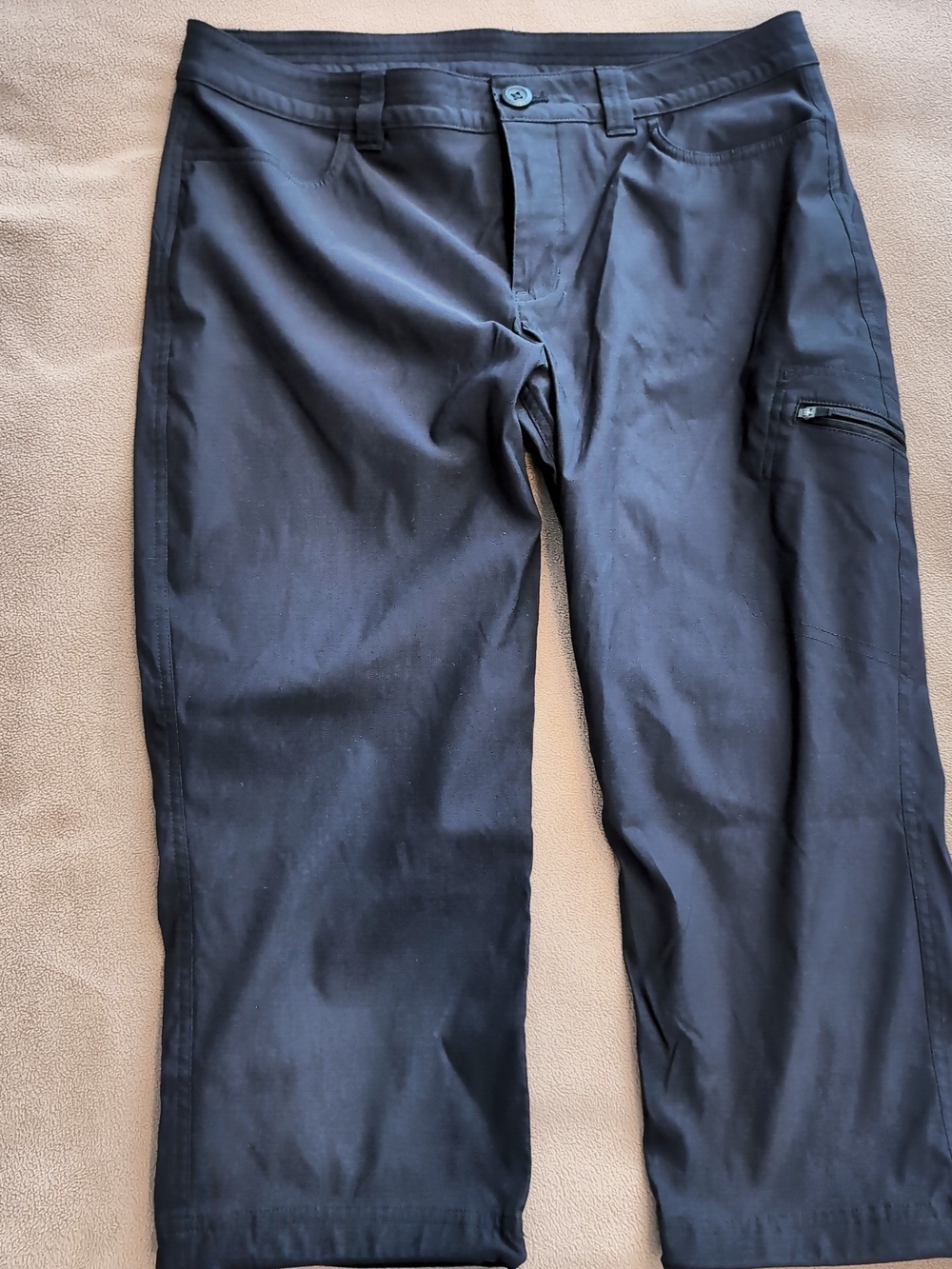 Eddie Bauer Black Cargo Capris with Side Zip Pocket Size 10